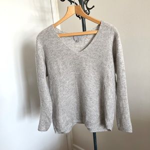 Gorgeous silver grey cashmere v neck sweater by Pure Cashmere, size 10.